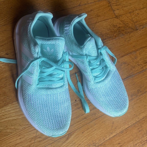 Adidas Swift Run - Picture 1 of 5